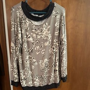 Oversized light sweater size medium
